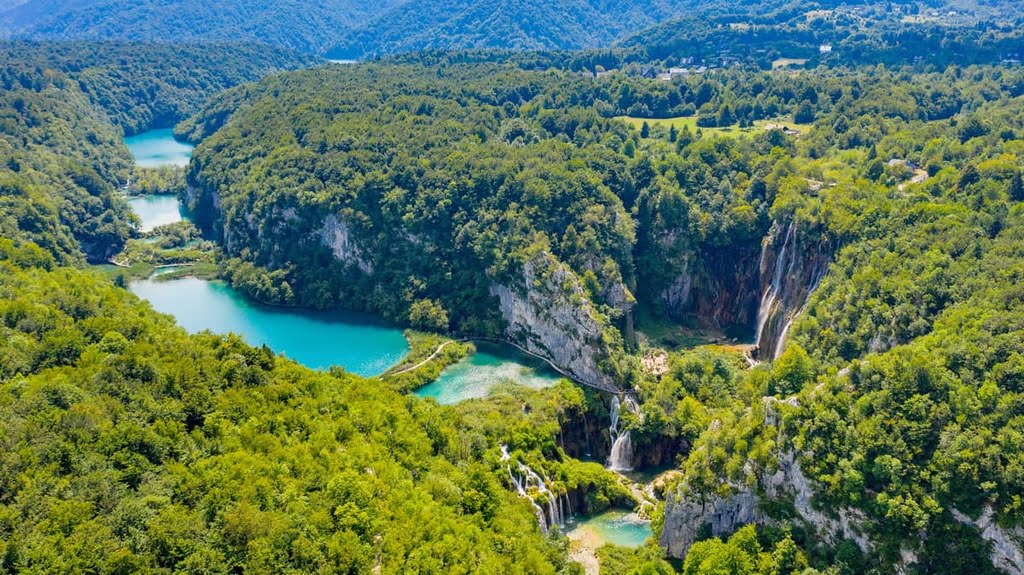 Plitvice Lakes National Park - Nature's Masterpiece - Daily Viral