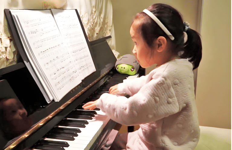 5-Year-Old Piano Prodigy Anke Chen Left Audiences In Awe With Clementi Piano Sonata