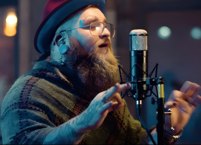 A Bearded Singer Gave A Soulful Rendition Of Adele’s “Make You Feel My Love”