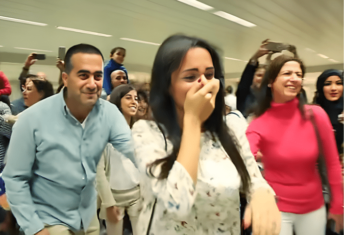 A Man Surprised His Partner With A Heartwarming Flash Mob Proposal At The Airport