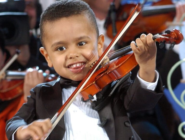 Astonishing Performance By A Three-Year-Old Violin Prodigy