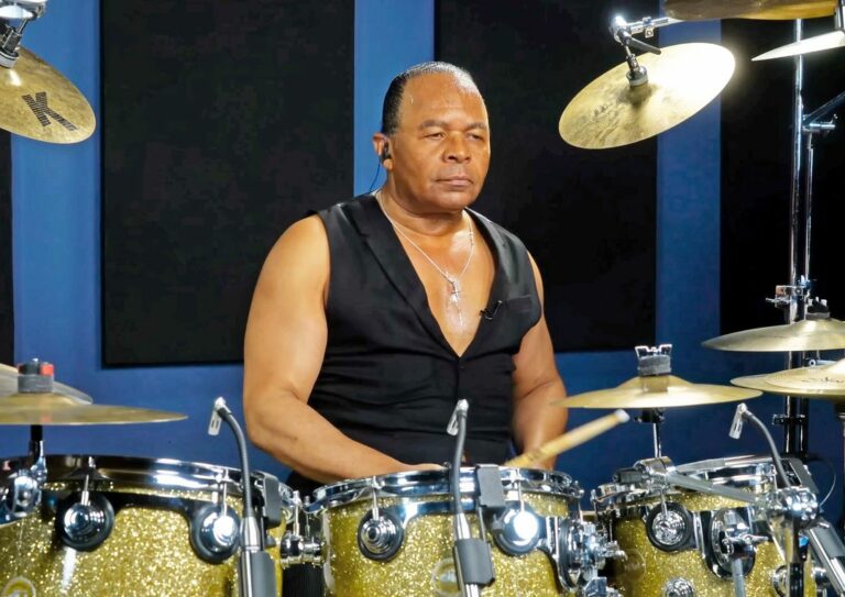 Jonathan Moffett Wowed With Incredible Drumming In “Smooth Criminal” Rendition