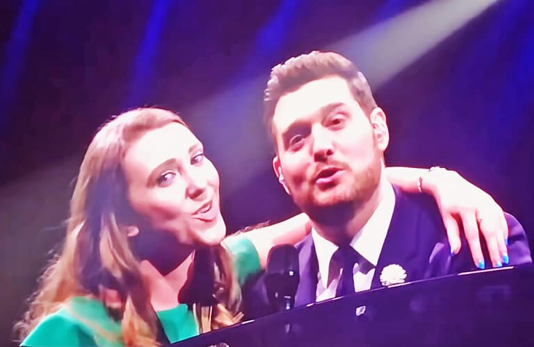 Michael Bublé Sang Adorable Duet With A Fan On Sinatra’s “Somethin’ Stupid”