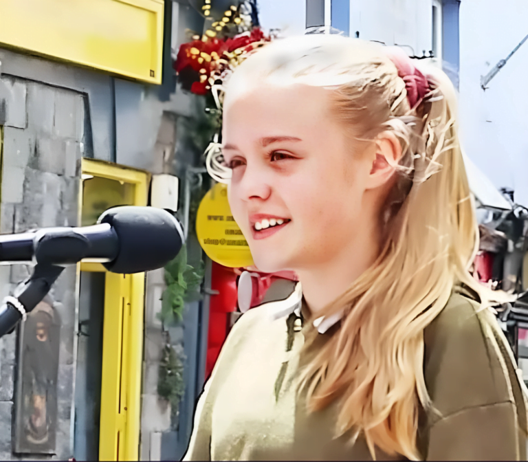 Passers-By Were Left In Awe As A 14-Year-Old’s Stunning Voice