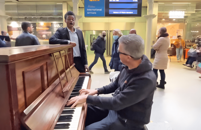 Stunning Rendition Of “Silent Night” By 17-Year-Old Opera Singer In Train Station