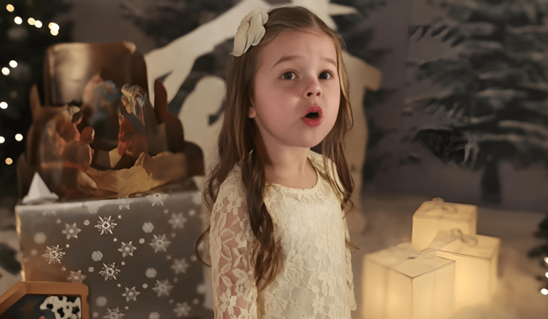 4-Year-Old Melted Everyone’s Hearts By A Sweet Rendition Of “Silent Night”