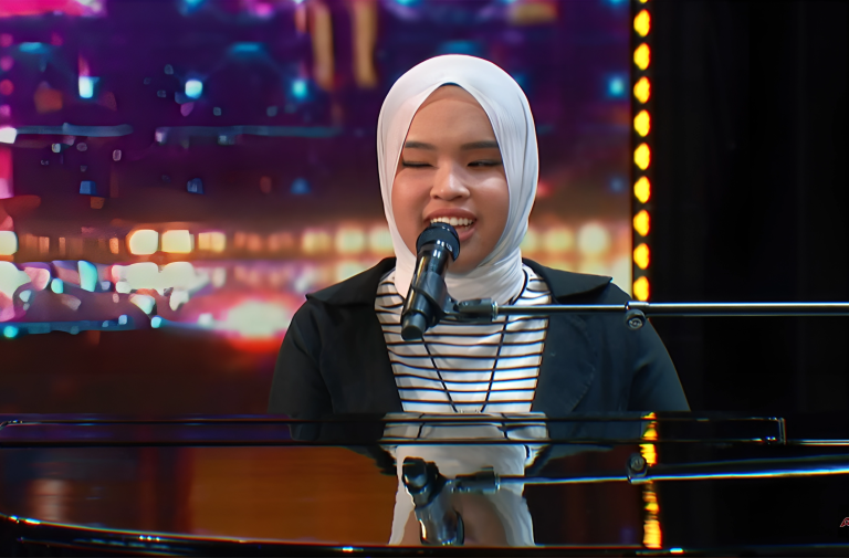 Blind Teenager Receives The Golden Buzzer From Simon Cowell Thanks To Her Miraculous Original Song