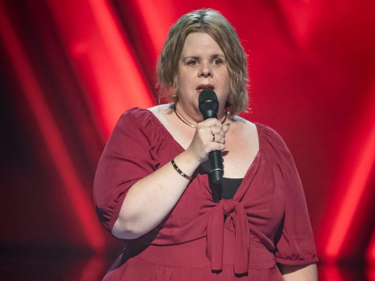 This Blind Music Teacher Melts Everyone With Her Performance, Then Continues To Sing Alongside Guy Sebastian On The Voice’s Stage