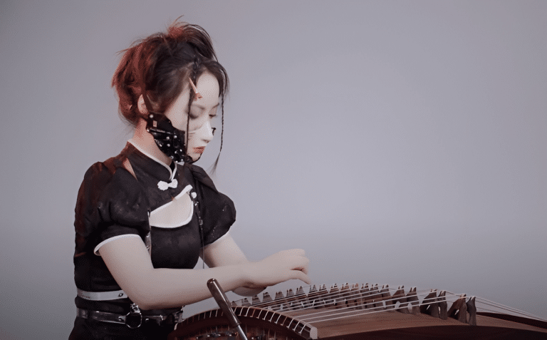 This Talented Artist Brilliantly Covers AC/DC’s “Thunderstruck” Using A Chinese Guzheng