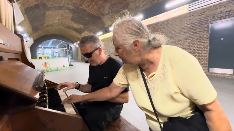 This Woman’s Attempt To Help Dr K Play The Organ Will Surely Put A Smile On Your Face