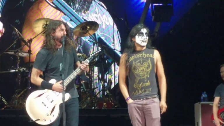 Who Is “Kissed Guy”, Who Light Up The Stage Alongside Foo Fighters? Here’s Everything We Know