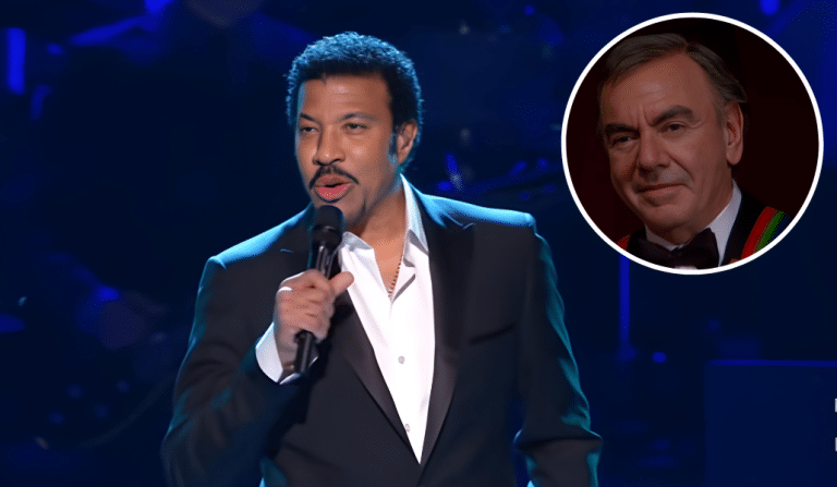 Lionel Richie Brought Neil Diamond To Tears With Emotional Rendition Of “I Am… I Said”