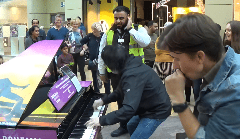 Security Guard Disrupted An Enchanting Boogie Woogie Performance In Mall