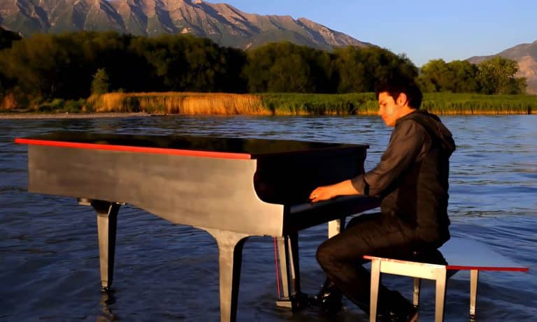 This Pianist Has Exceptional Piano Skills, But His Flashy Displays Are Even Better