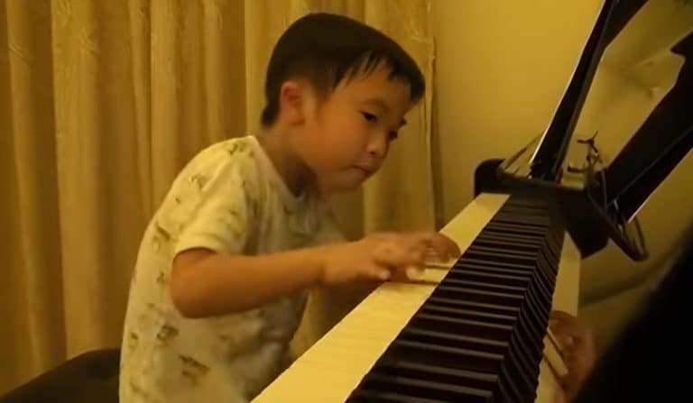 5-Year-Old Musical Prodigy Stuns With Unbelievably Complex Piano Performance