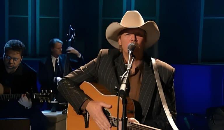 Alan Jackson’s Rendition Of “The Old Rugged Cross” Touches Hearts