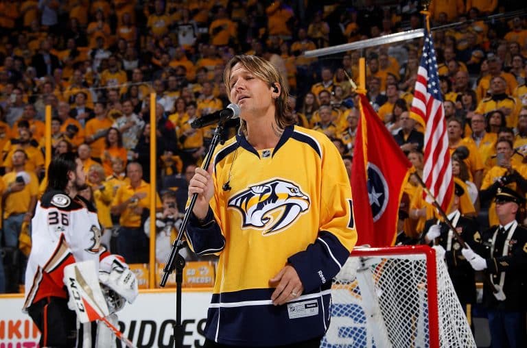 Keith Urban Serenades The Whole Hockey Arena With His Heartfelt Rendition Of “The Star-Spangled Banner”