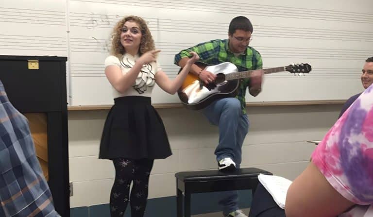 Prof And Students Go Crazy With Justin Bieber In Victoria Volz’s Music Class