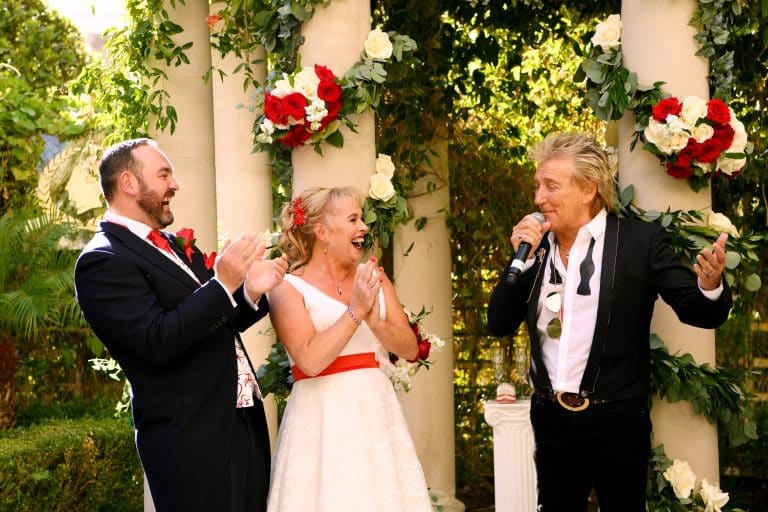 Rod Stewart Suddenly Crashes A Couple’s Wedding, Then Moves Them To Tears With A Heartfelt Song