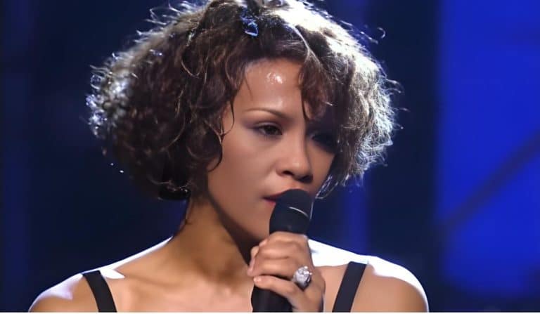 A Night To Remember As Whitney Houston Delivered A Breathtaking Rendition Of “I Will Always Love You”