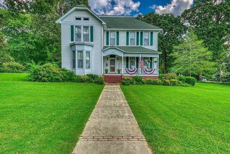 1860 Victorian House In Russellville, Alabama With A New Screened Porch Sells For $369k