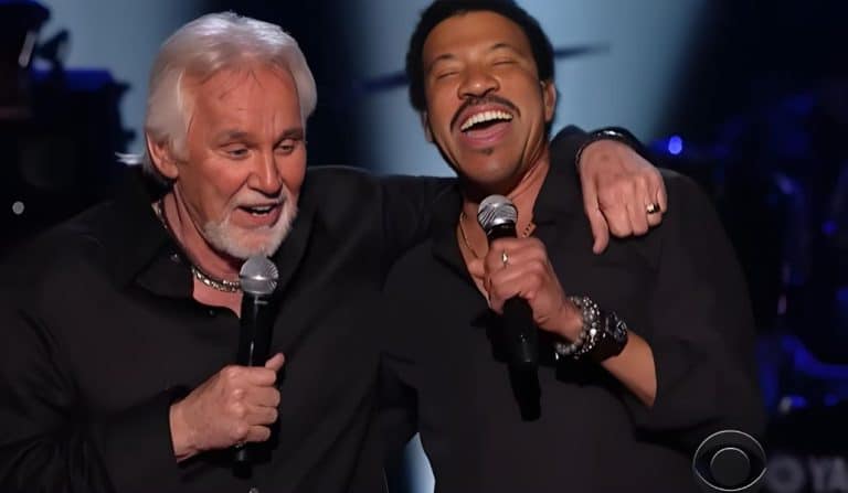 When Lionel Richie And Kenny Rogers Duet In A Rendition Of “Lady”