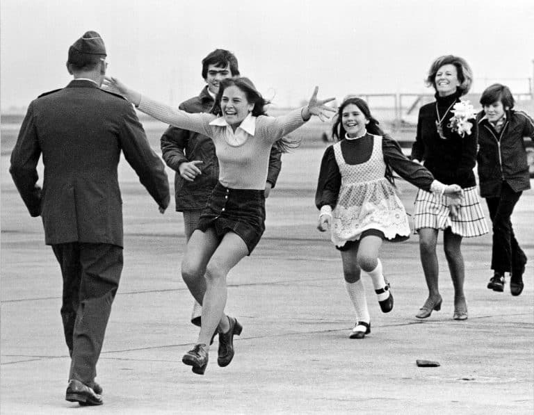 The Sad Story Behind The Iconic Picture ‘Burst of Joy’, 1973