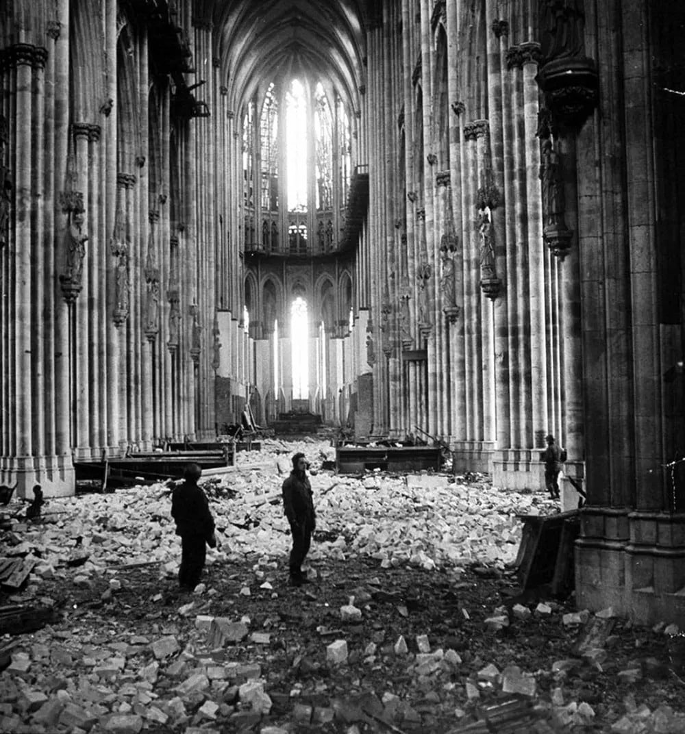 American soldiers in Cologne Cathedral, 1945.