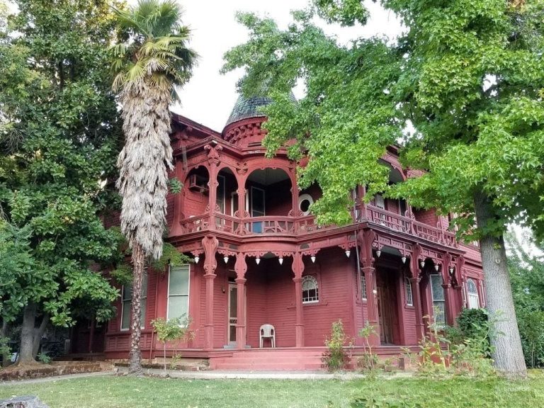 The Mystery Behind The Spooky Yet Beautiful Red House In Sonora