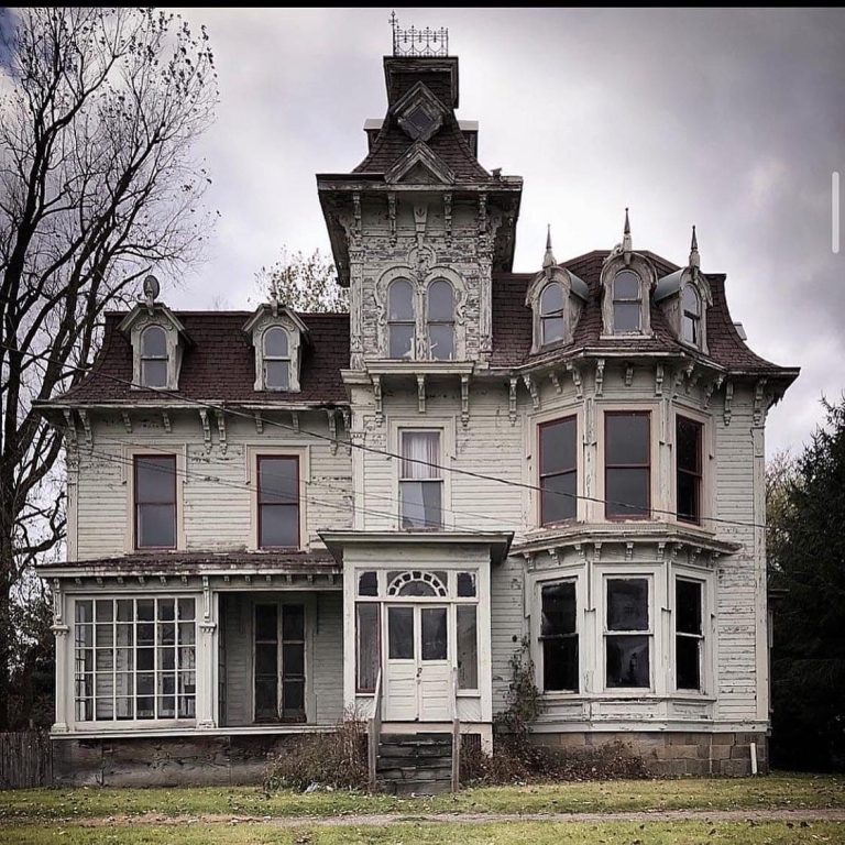 1876 Bruce Mansion – One Of The Most Haunted Places In Michigan