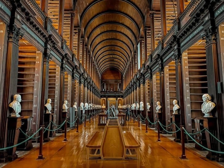 Over 400-Year-Old Trinity College Library – The Largest Single-Chamber Library In The World