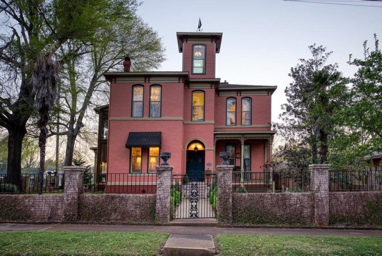 1880 A.R. Howard Home With Beautiful Arched Windows That’ll Catch Your Eyes