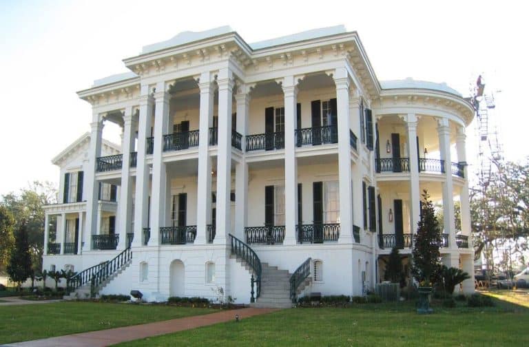 Nottoway Plantation – One Of The Largest Antebellum Plantation Houses In The South