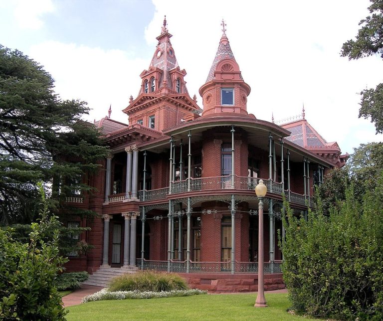 Littlefield House – Famous Victorian House With Haunted Tales