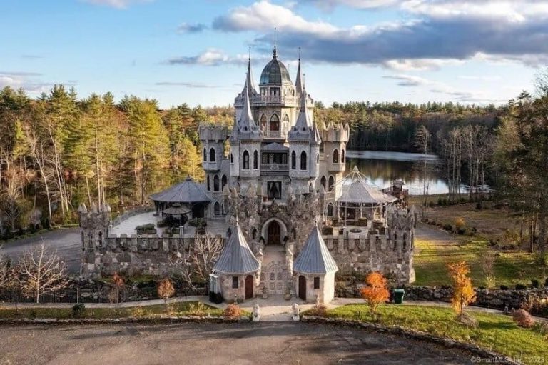 Chris Mark Castle – A Fairytale-Like Dwelling In Connecticut