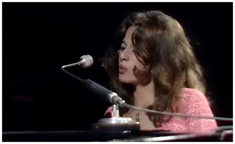 Millions Of Hearts Melted By Carole King’s 1971 Rendition Of “Will You Love Me Tomorrow?”