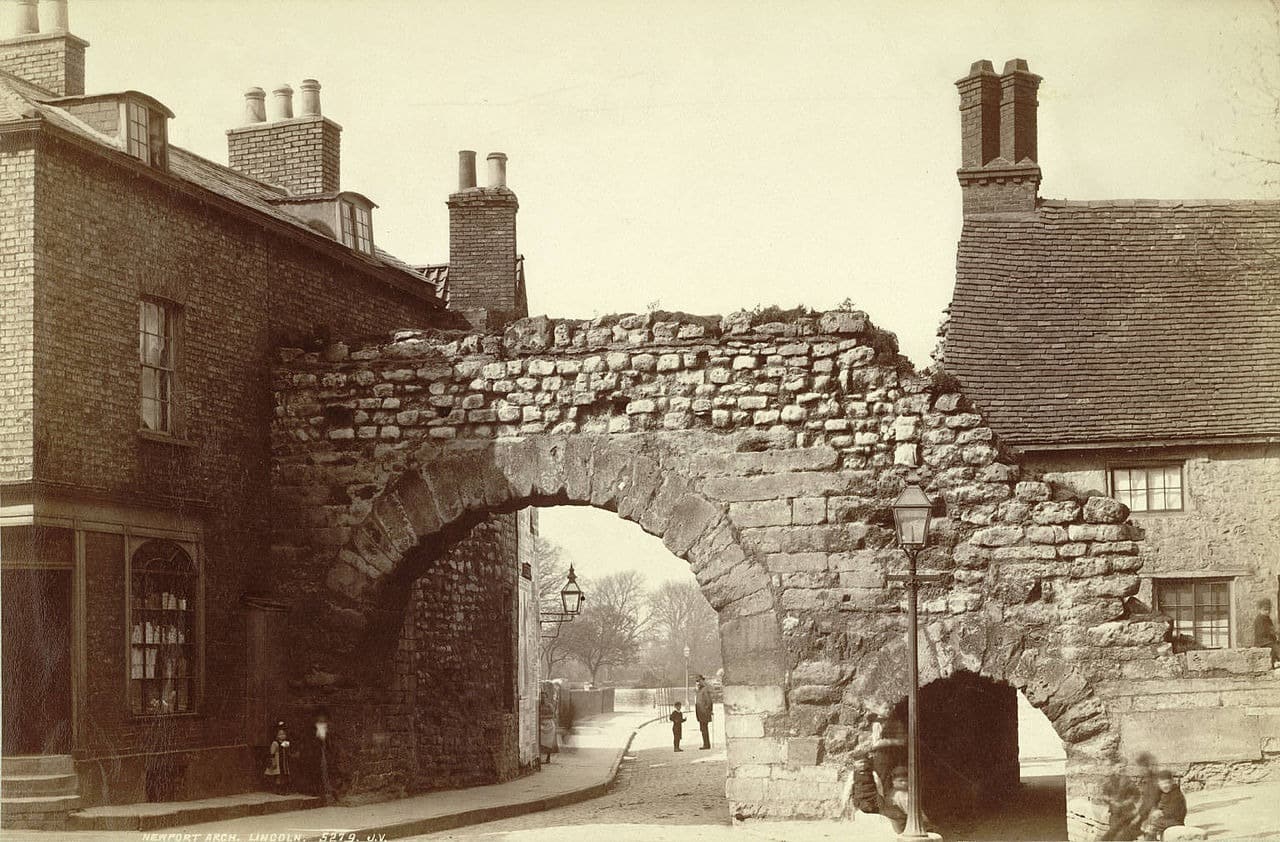 Newport Arch in the second half of the 19th century