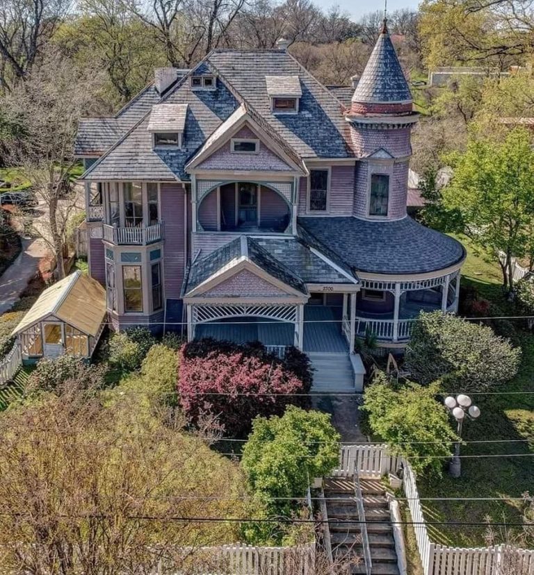 1900 Georgian-Style Victorian Home With Stunning And Large Wrap-Around Front Porch