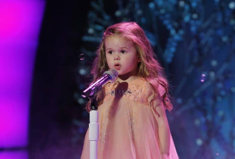 Adorable3-Year-Old Girl’s Rendition Of “Little Mermaid” Melts Hearts