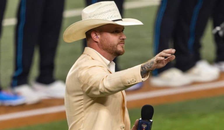 Cody Johnson Wows With National Anthem At MLB All-Star Game