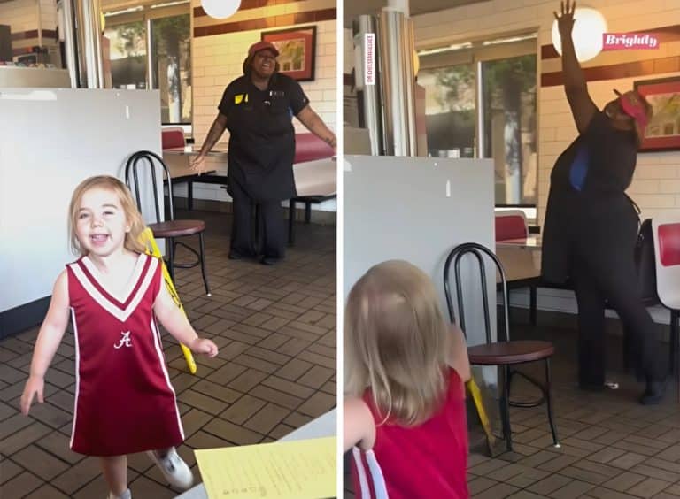 Sweet Moment At Waffle House As Employee And Little Girl Belt Out “Let It Go” Together