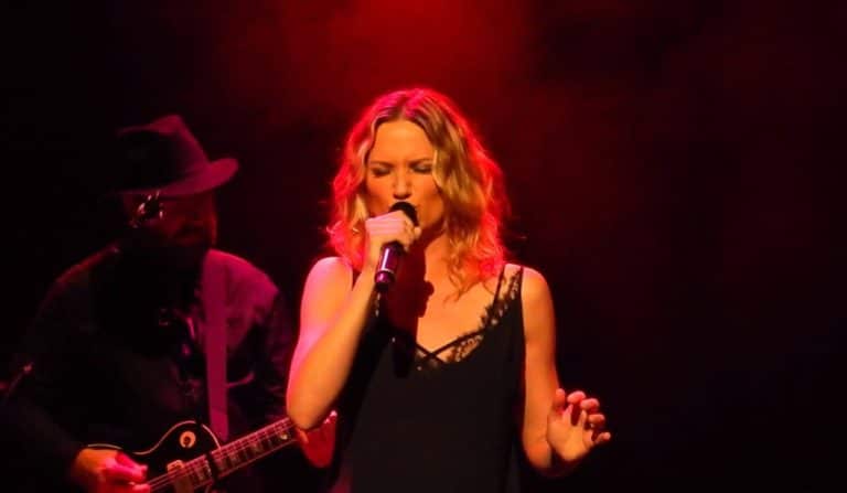 Jennifer Nettles Rocks “Bohemian Rhapsody” Like Never Before