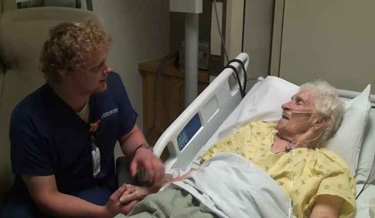 Nurse Jared Axen Eases An Elderly Woman’s Pain With His Singing