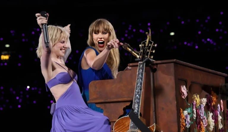 A Night To Remember As Taylor Swift And Hayley Williams Duet “Castles Crumbling”