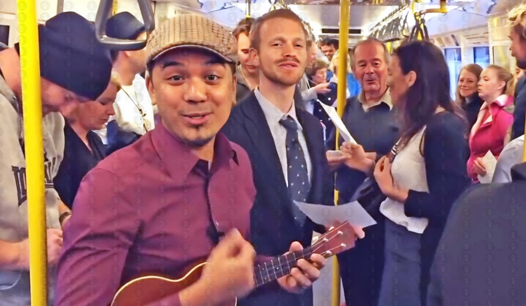 Train Passengers Create Joyful “Over The Rainbow” Chorus