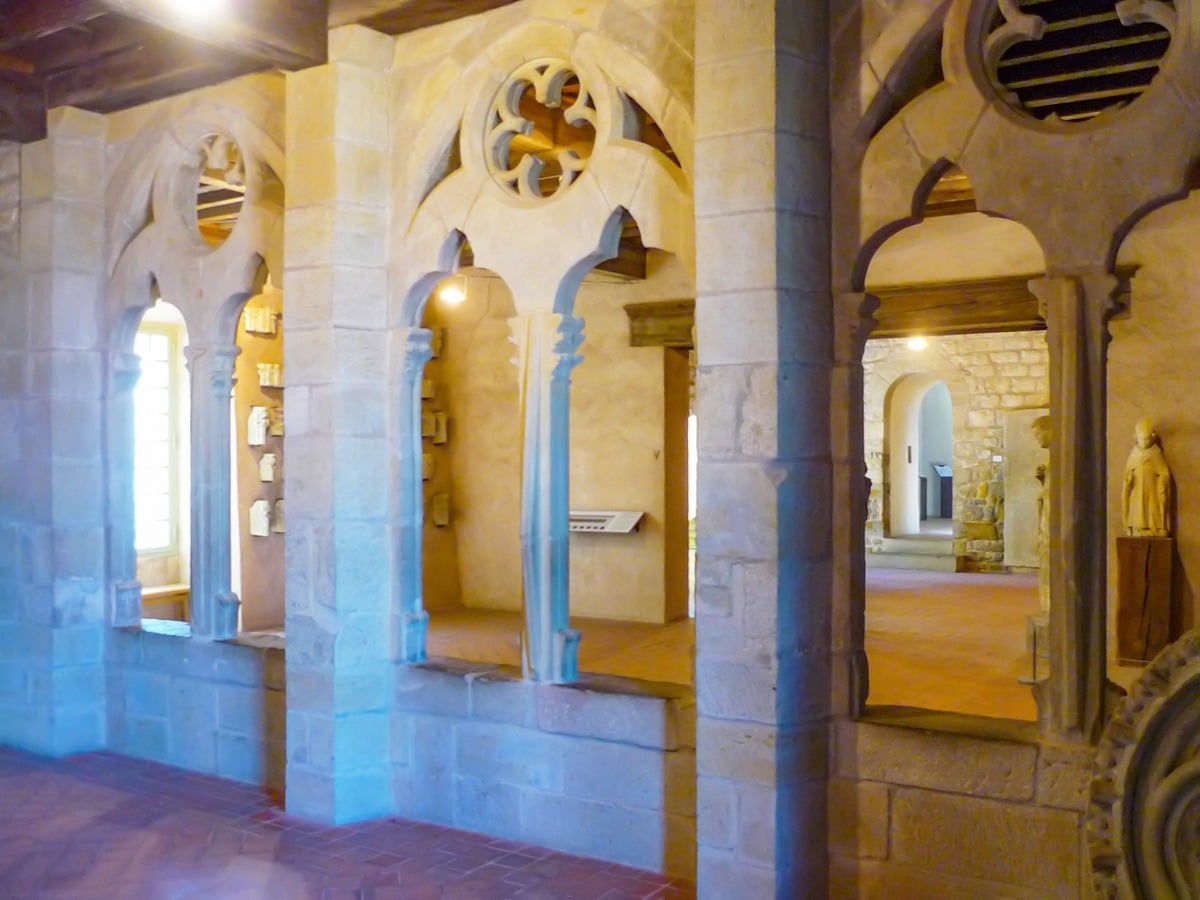 Inside the castle - Framed windows of the Grassalio House, château comtal