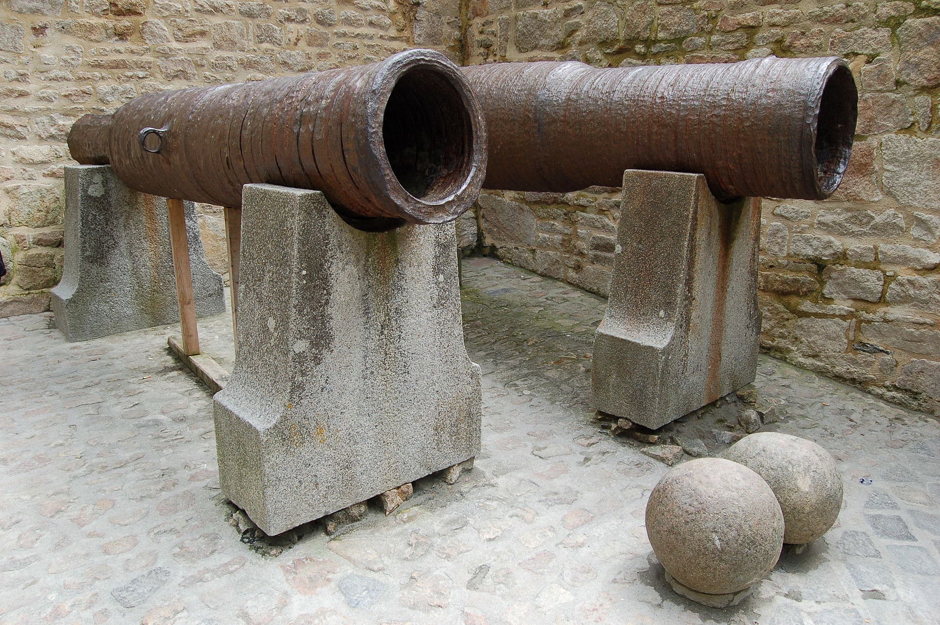 Two bombards abandoned by English forces and currently on display