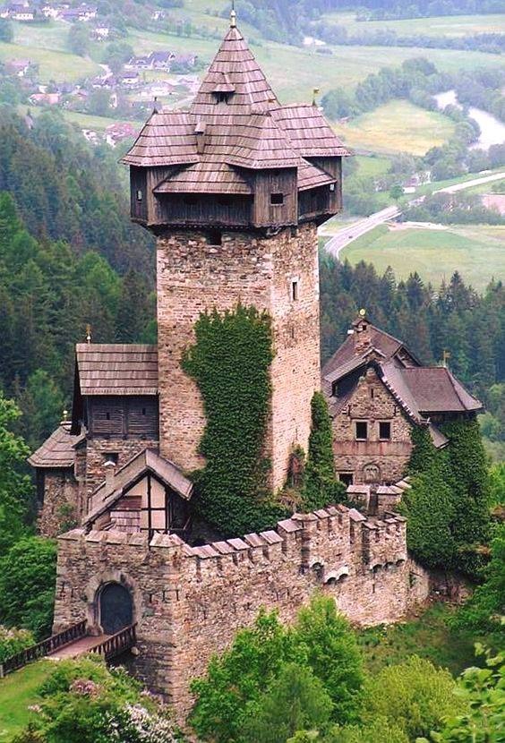 Niederfalkenstein Castle