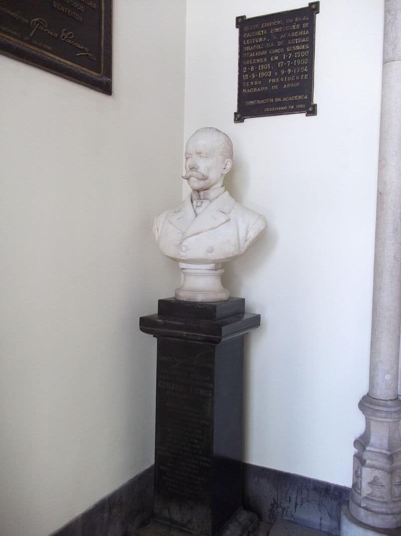 Eduardo Lemos' bust