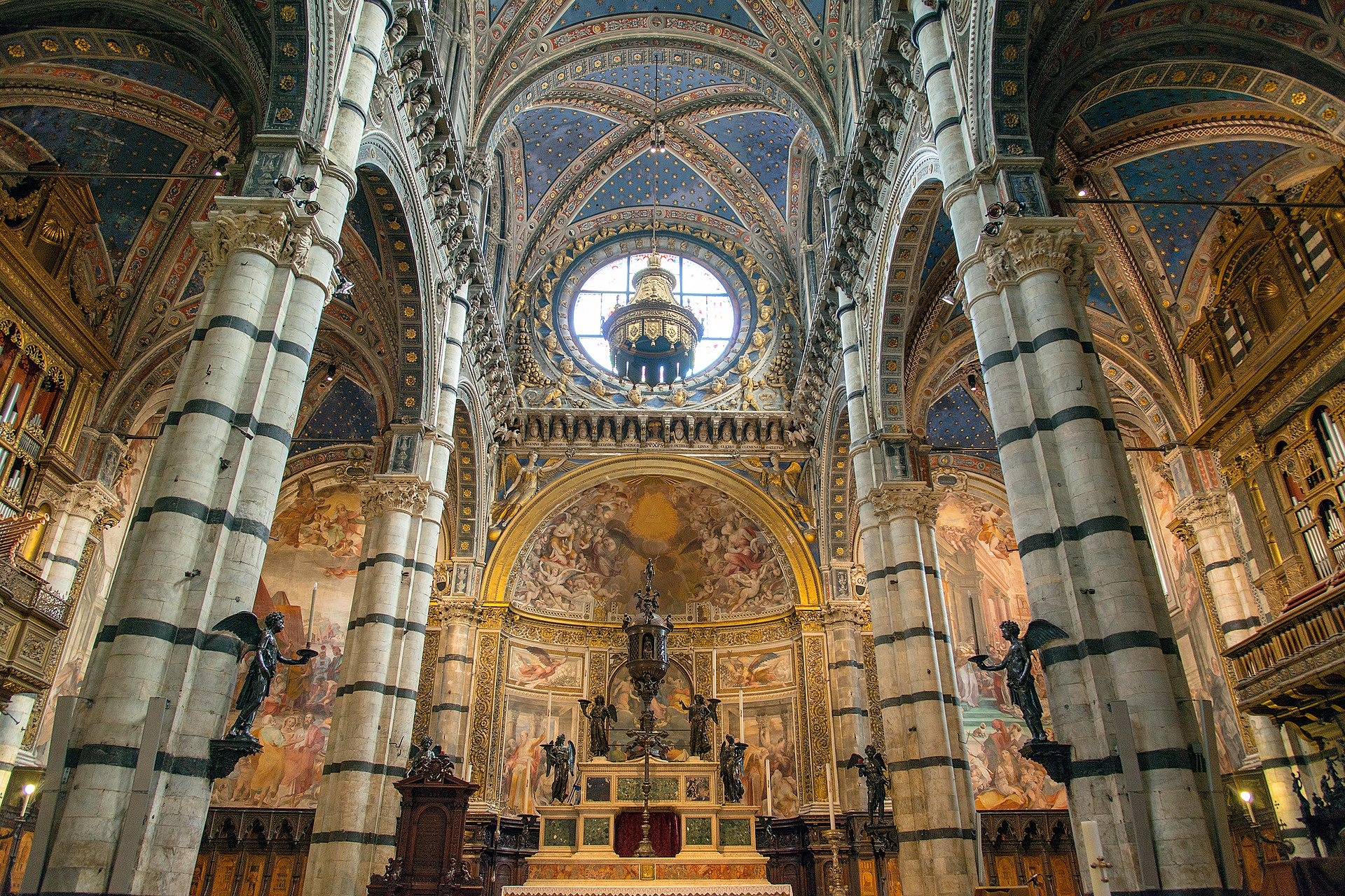 Pillars with angels and the altar